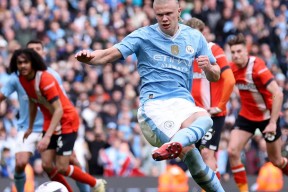 九游-德布劳内爆冷击败加拿大队，爆冷引爆全场！的简单介绍