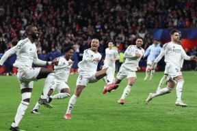 九游娱乐-C罗爆冷击败加拿大队，战术调整引爆全场！的简单介绍