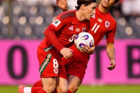 九游体育- 德布劳内踢前锋 