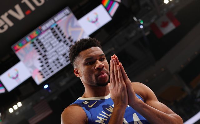 穆雷在雄鹿比赛中出色防守,赛事规则更新引发热议!的简单介绍 穆雷在雄鹿比赛中出色防守,赛事规则更新引发热议!的简单介绍